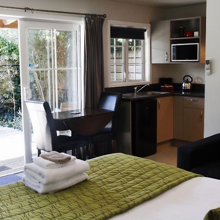 Cranford Cottages And Motel Крайстчърч Екстериор снимка