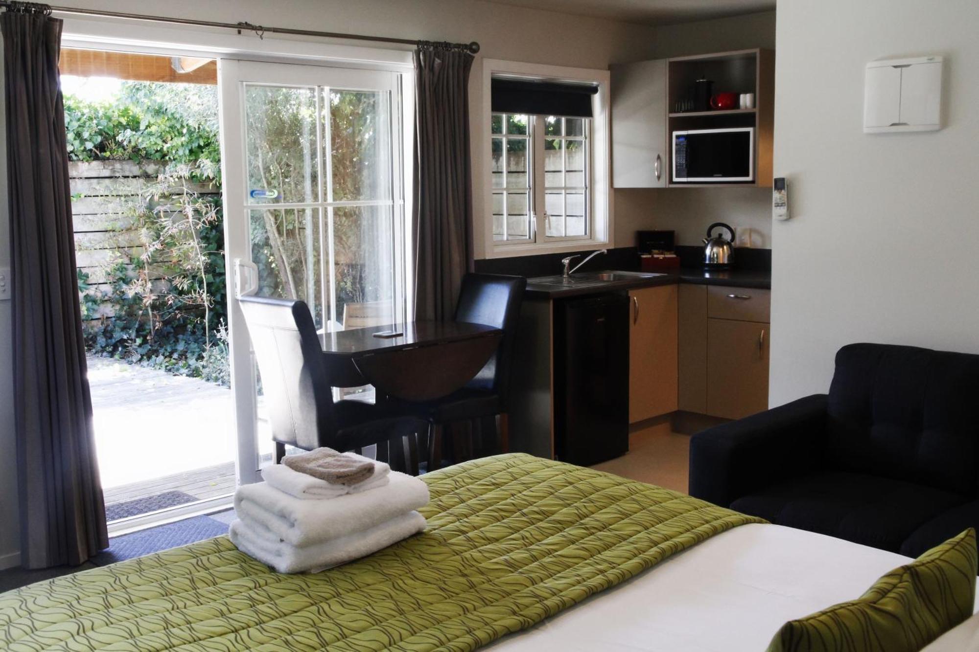Cranford Cottages And Motel Крайстчърч Екстериор снимка